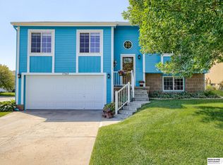 17163 Ruggles St, Omaha, NE 68116