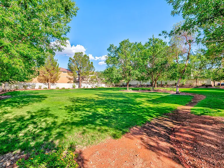 949 Medina De Leon Ave — Photo 20
