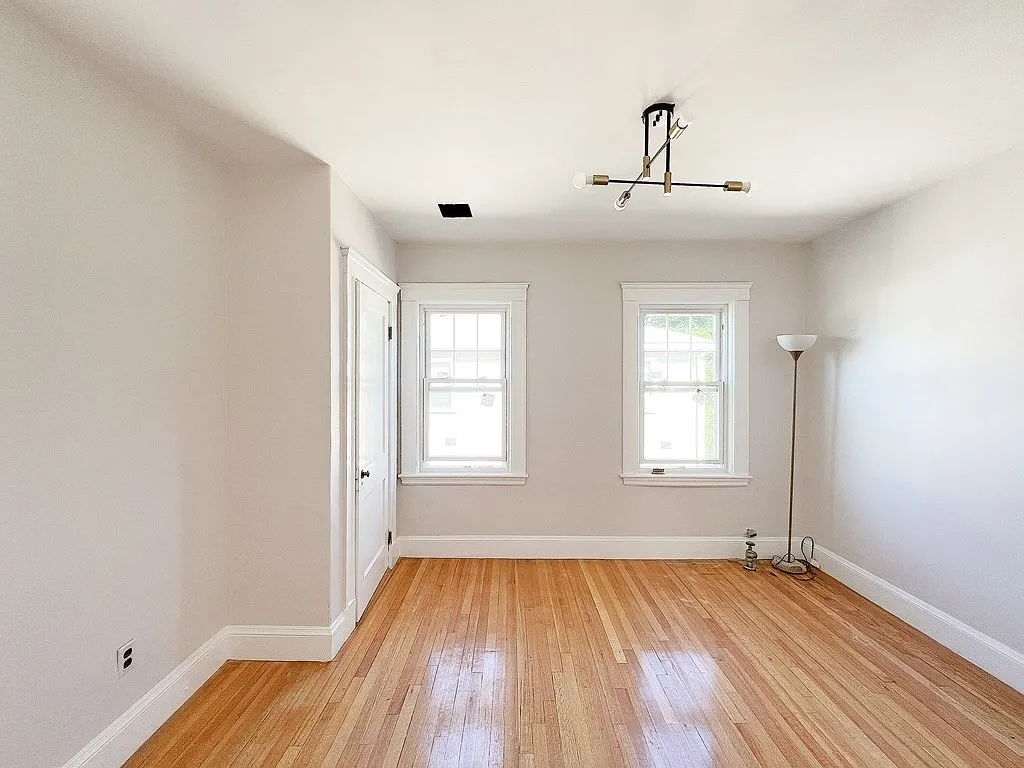 214 Derby St — Photo 4