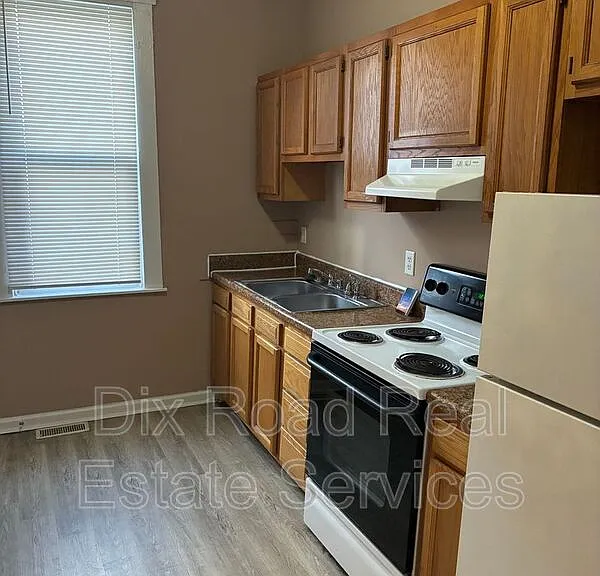 702 Baltimore St — Photo 7