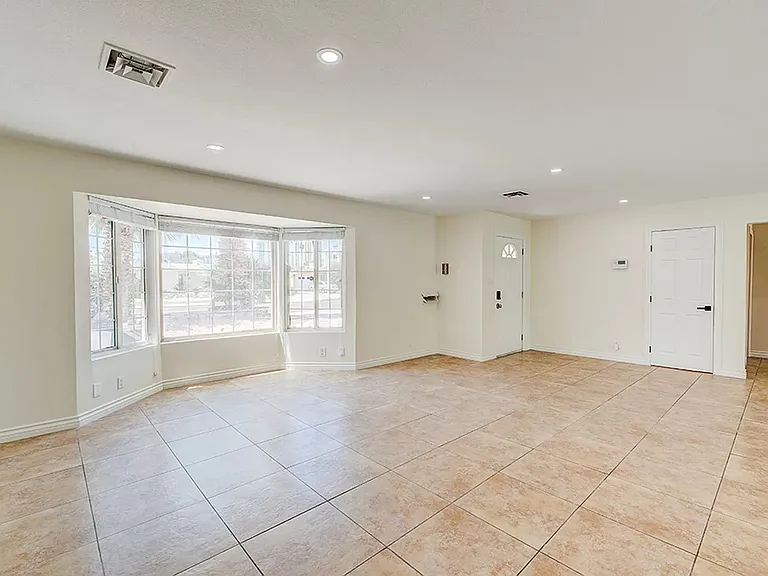 557 Canosa Ave — Photo 6
