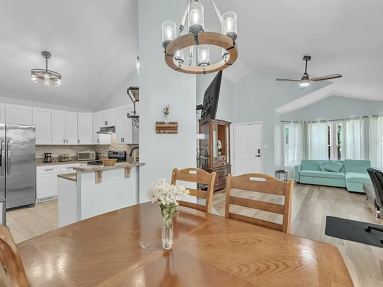 105 Tall Rock Ct — Photo 4