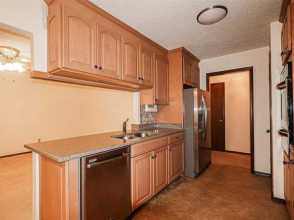 4th image of 3409 Simmons Dr
