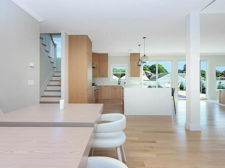 950 Tasker Ln — Photo 11