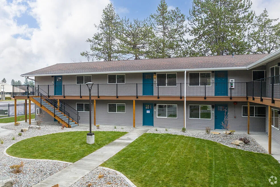 Timber Place by the Lake — Photo 2