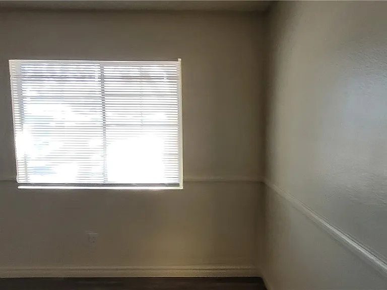 2121 Chertsey Dr #D — Photo 10