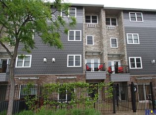 725 R St APT 3, Lincoln, NE 68508