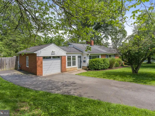 3447 Upside Ct, Falls Church, VA 22042