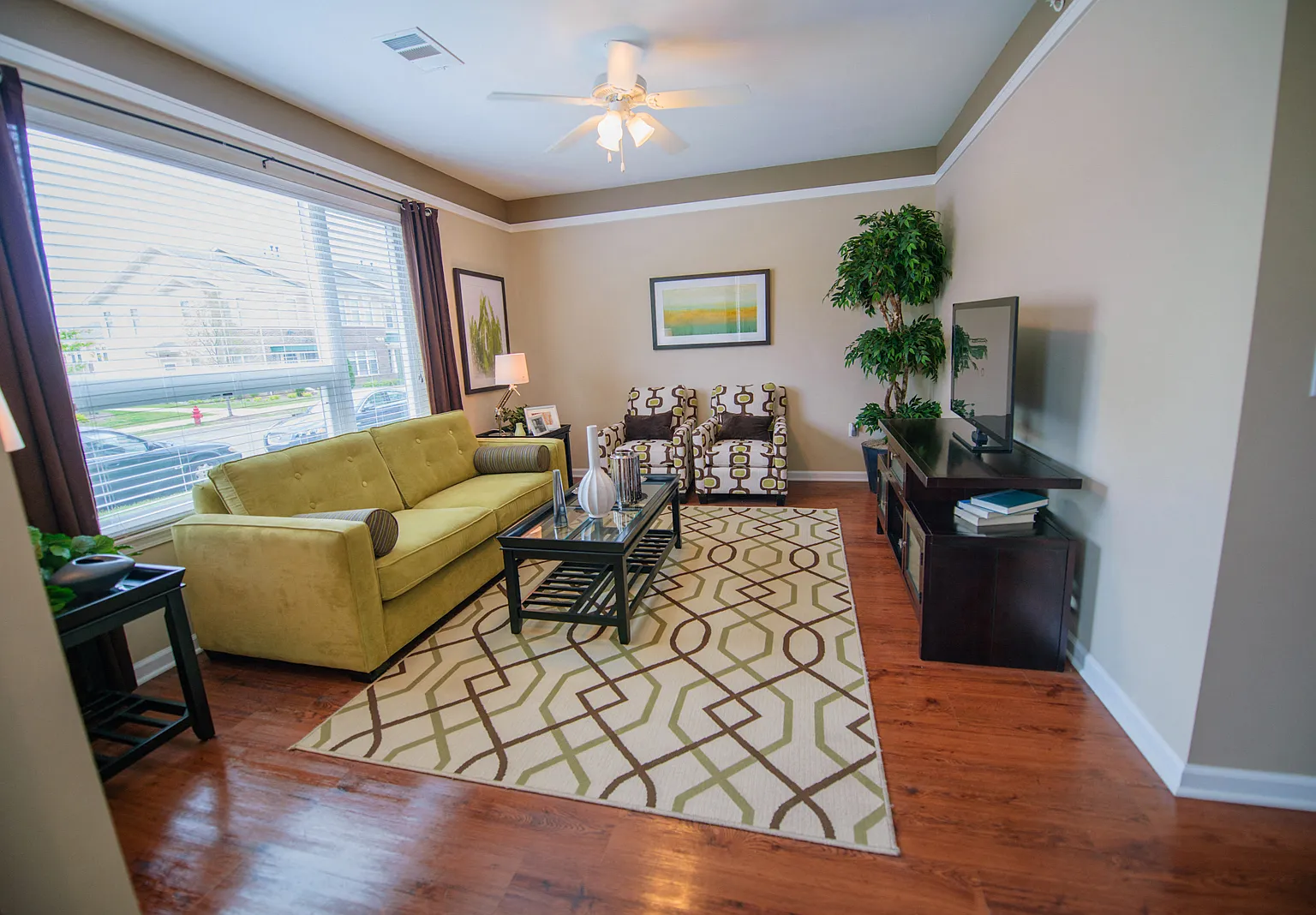 East Village at Avondale Meadows Apartments — Photo 2