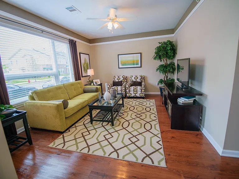 East Village at Avondale Meadows Apartments — Photo 2