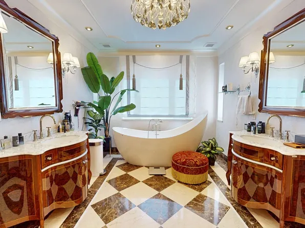 176 Irwin Street image 8 of 10