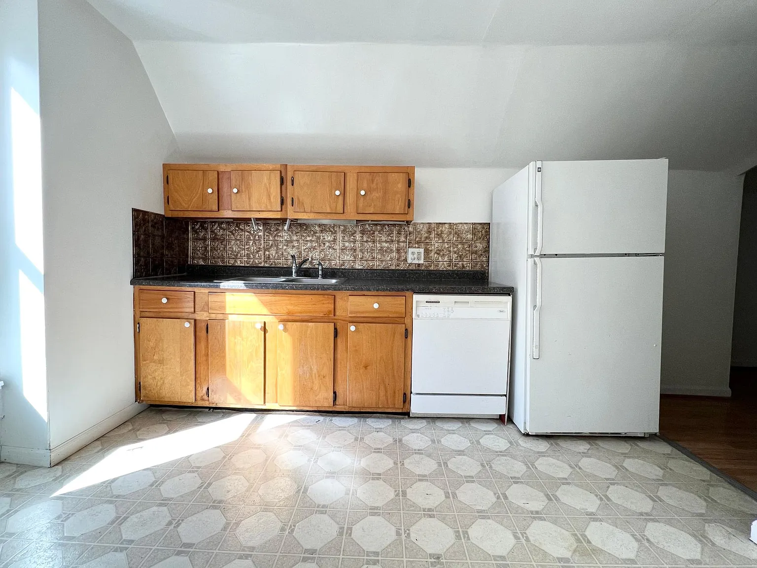 211 W Vine St — Photo 3