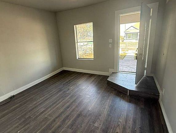 4th image of 238 Pendleton Ave