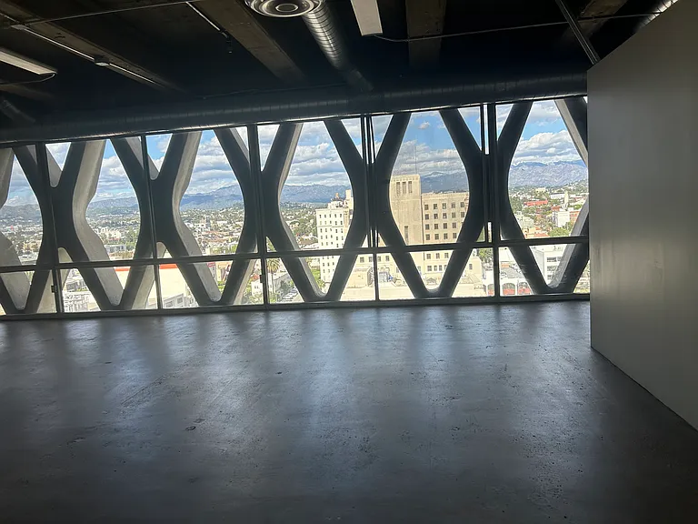 2404 Wilshire Blvd #12E — Photo 2
