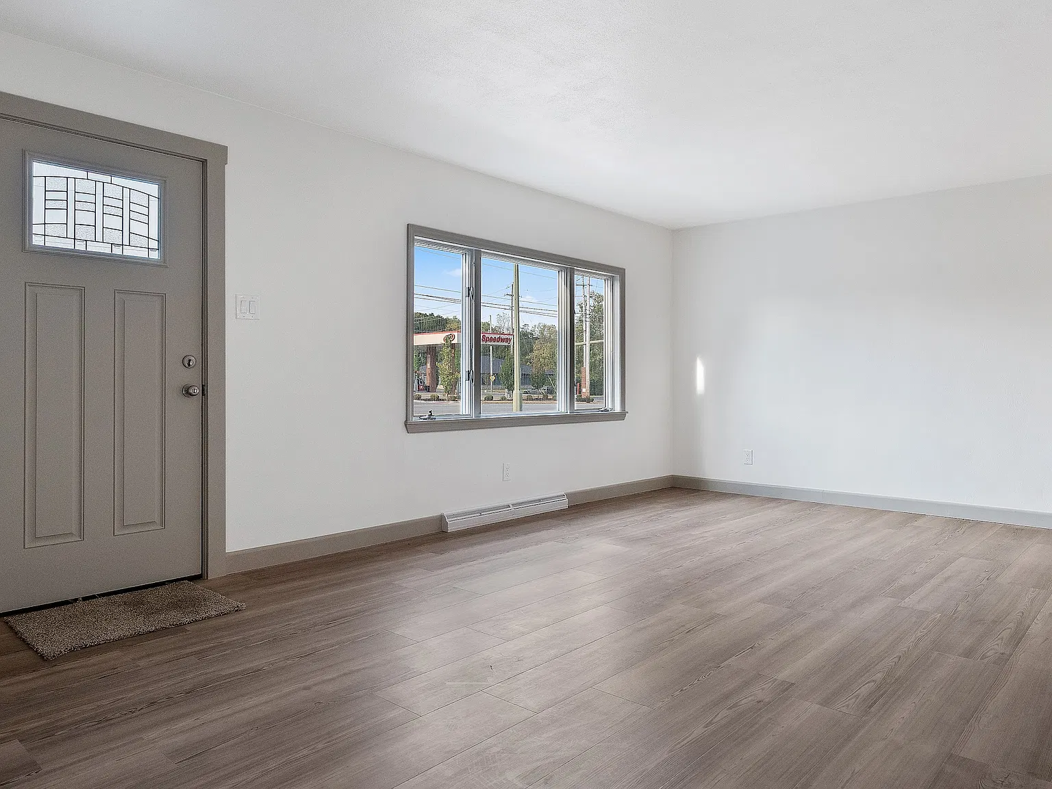 3 bed, 1129 sqft, $2,400 — Photo 3