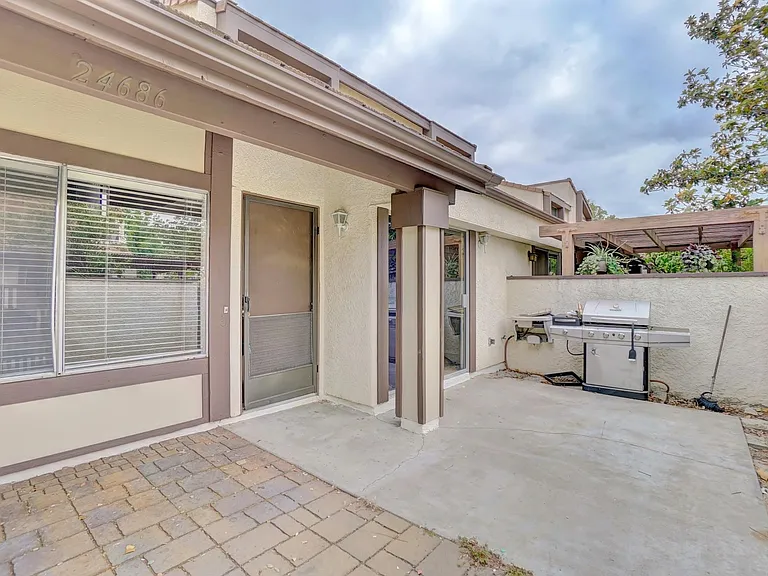 24686 Golfview Dr — Photo 3