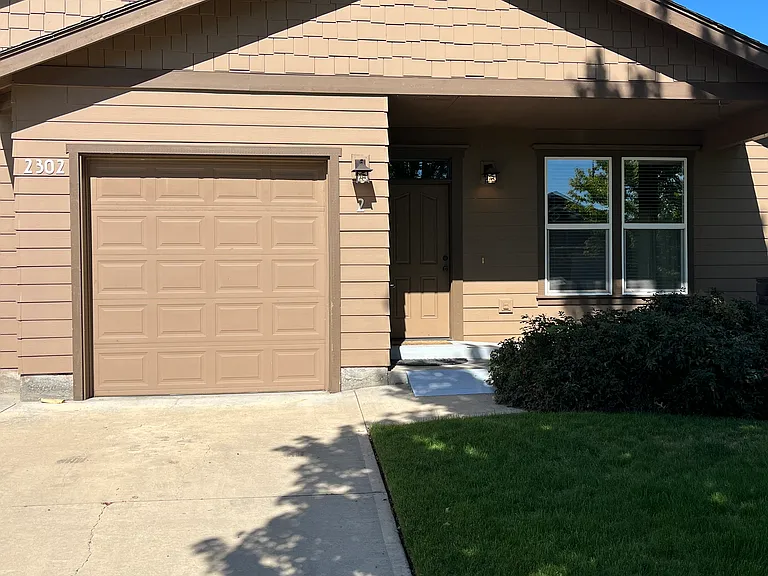 2302 NE Mary Rose Pl #2 — Photo 3