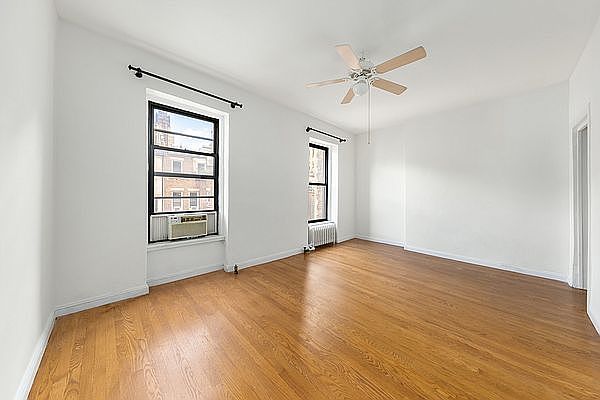 2nd image of 41 W 68th St #4