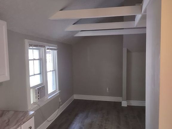 4th image of 3911 Bridge Ave Back C