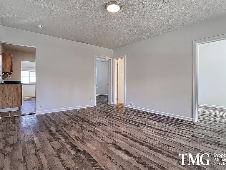 2500 Harney St — Photo 3