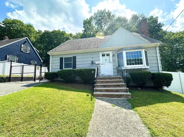 15 Cannon Rock Rd, Lynn, MA 01904