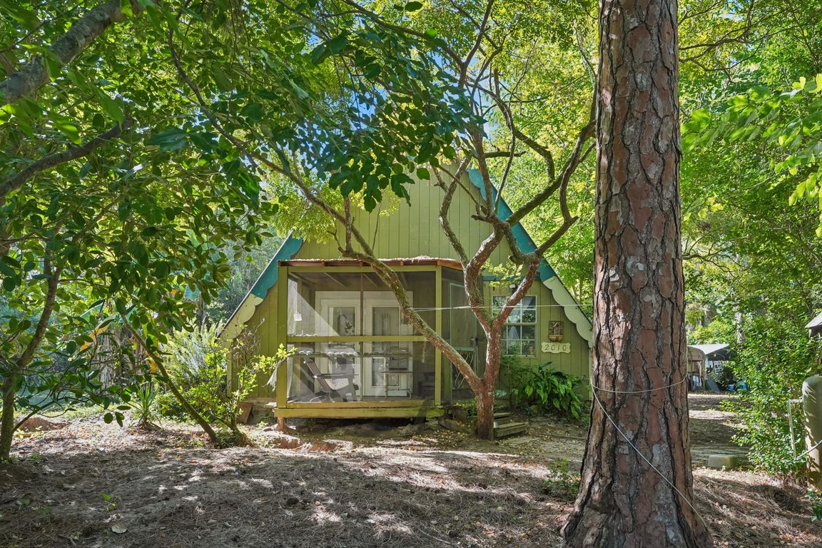 Jung Blvd-S2510-001.jpg