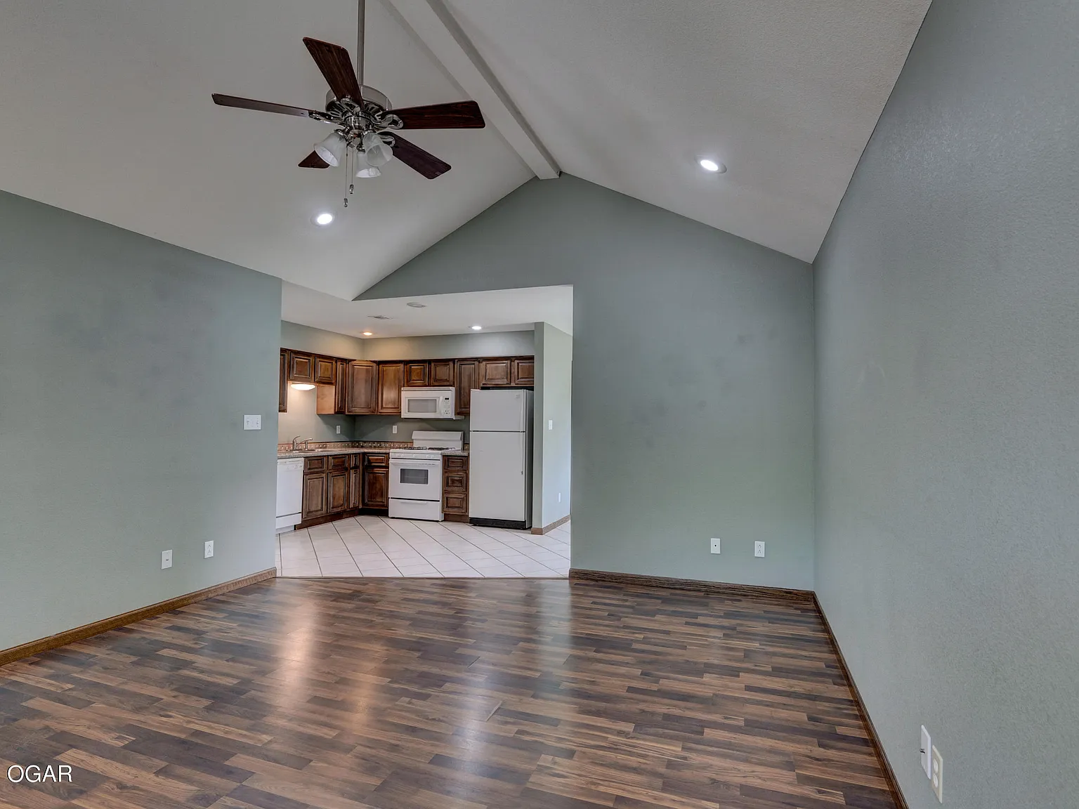 3 bed, 2.0 bath, 1350 sqft, $1,475 — Photo 3