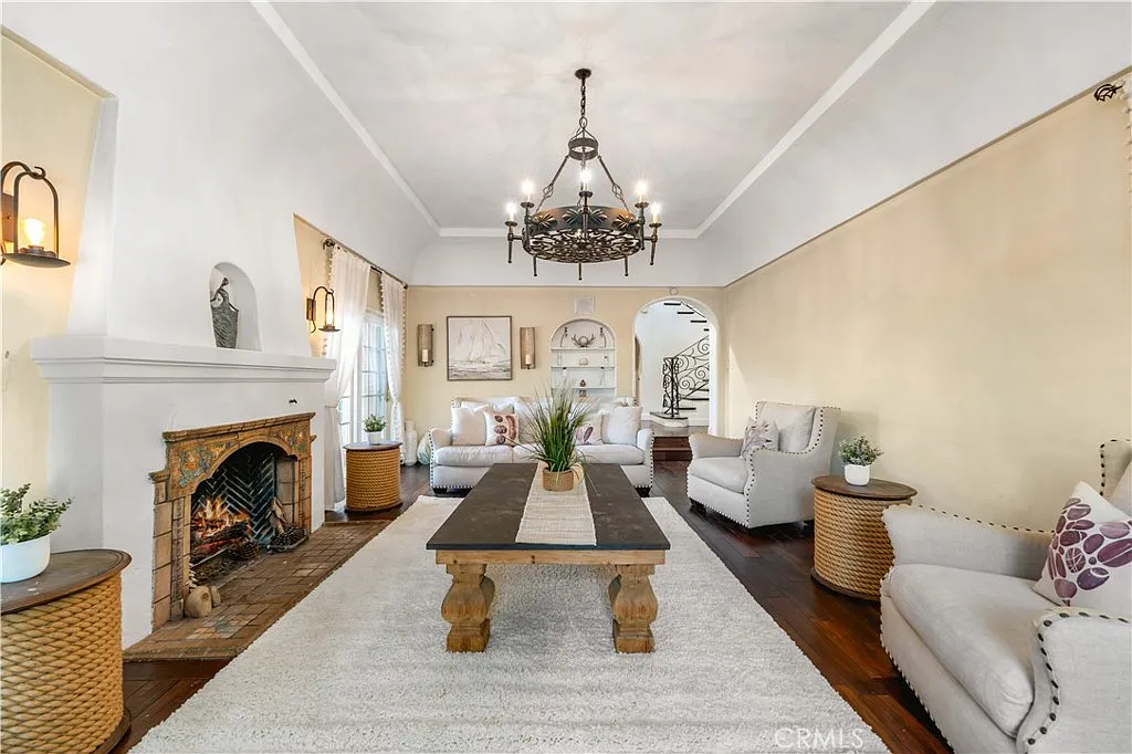 5 bed, 5097 sqft, $16,500 — Photo 3