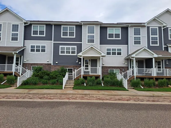 689 Village Dr, Lino Lakes, MN 55014