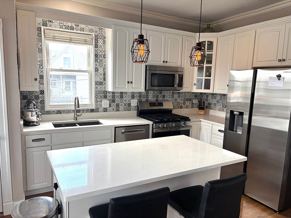 1st image of 3615 N Marshfield Ave #3