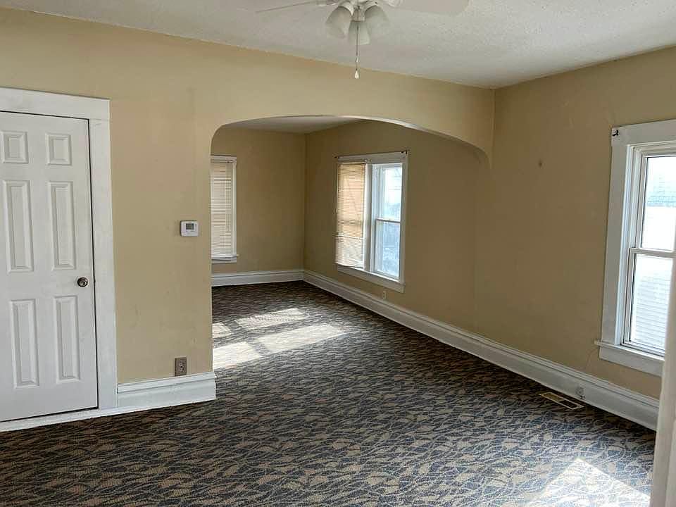 1st image of 142 N Phillips Ave