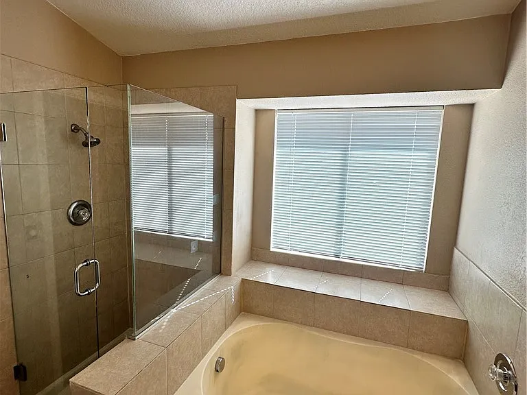 3910 Amy Marie Ct — Photo 12