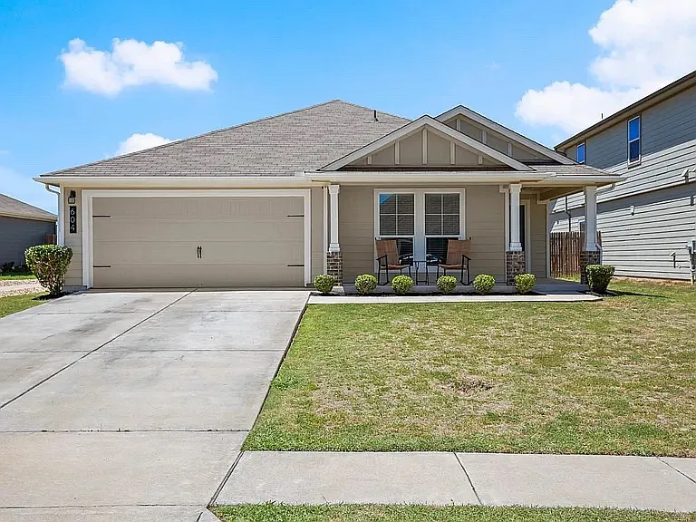 3 bed, 1475 sqft, $2,099 — Photo 1
