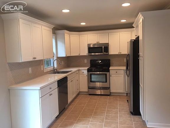 5th image of 4386 Sunnymead Ave