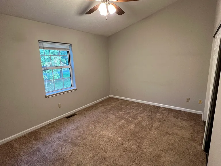 589 Holly Ct — Photo 10