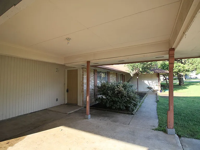 317 Briarwood Dr — Photo 4