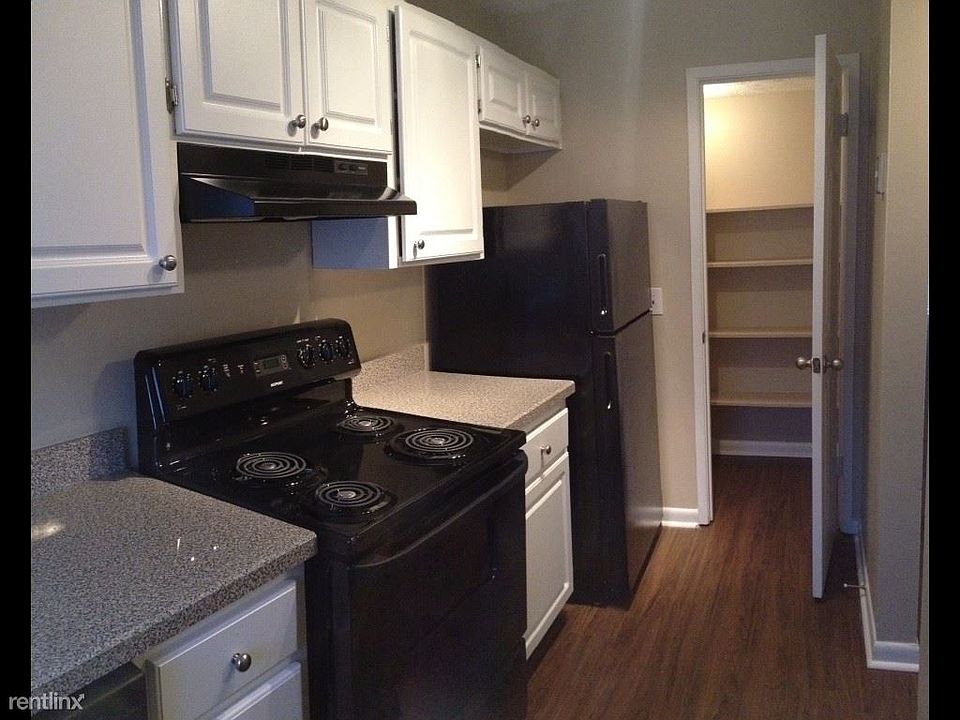 2 BR Kitchen (2)