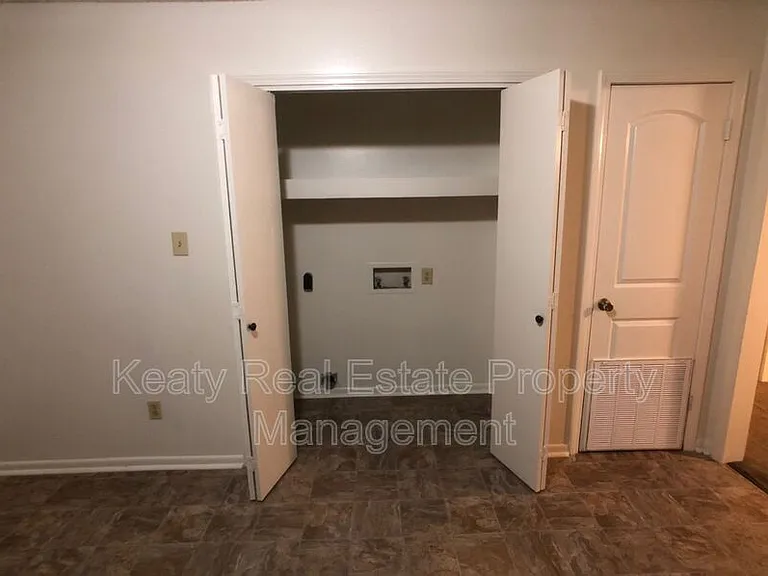 102A Country Ln — Photo 11