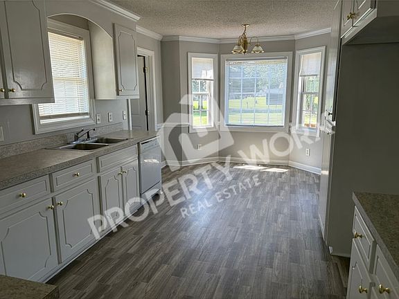 5th image of 954 Green Rd