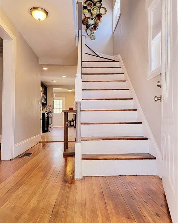 29 Wayne St, Warwick, RI 02889 Zillow