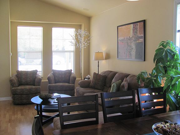 2nd image of 3953 Poinsettia St