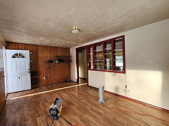 3rd image of 515 Tamarack Dr