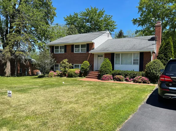 1405 Mayflower Dr, Mc Lean, VA 22101