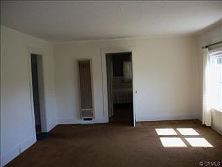 4th image of 837 E I St