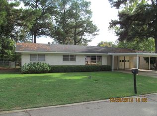 810 Hawkins Ave, Wake Village, TX 75501