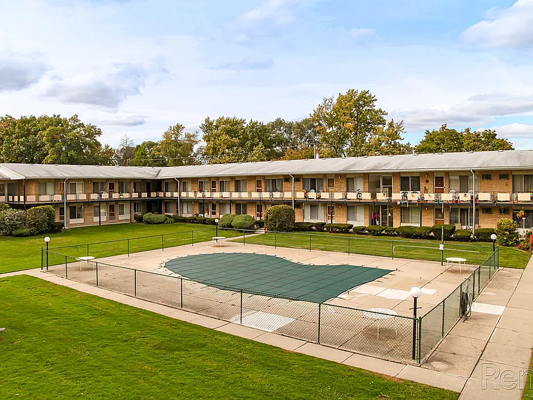 Rochester House Apartments — Photo 34