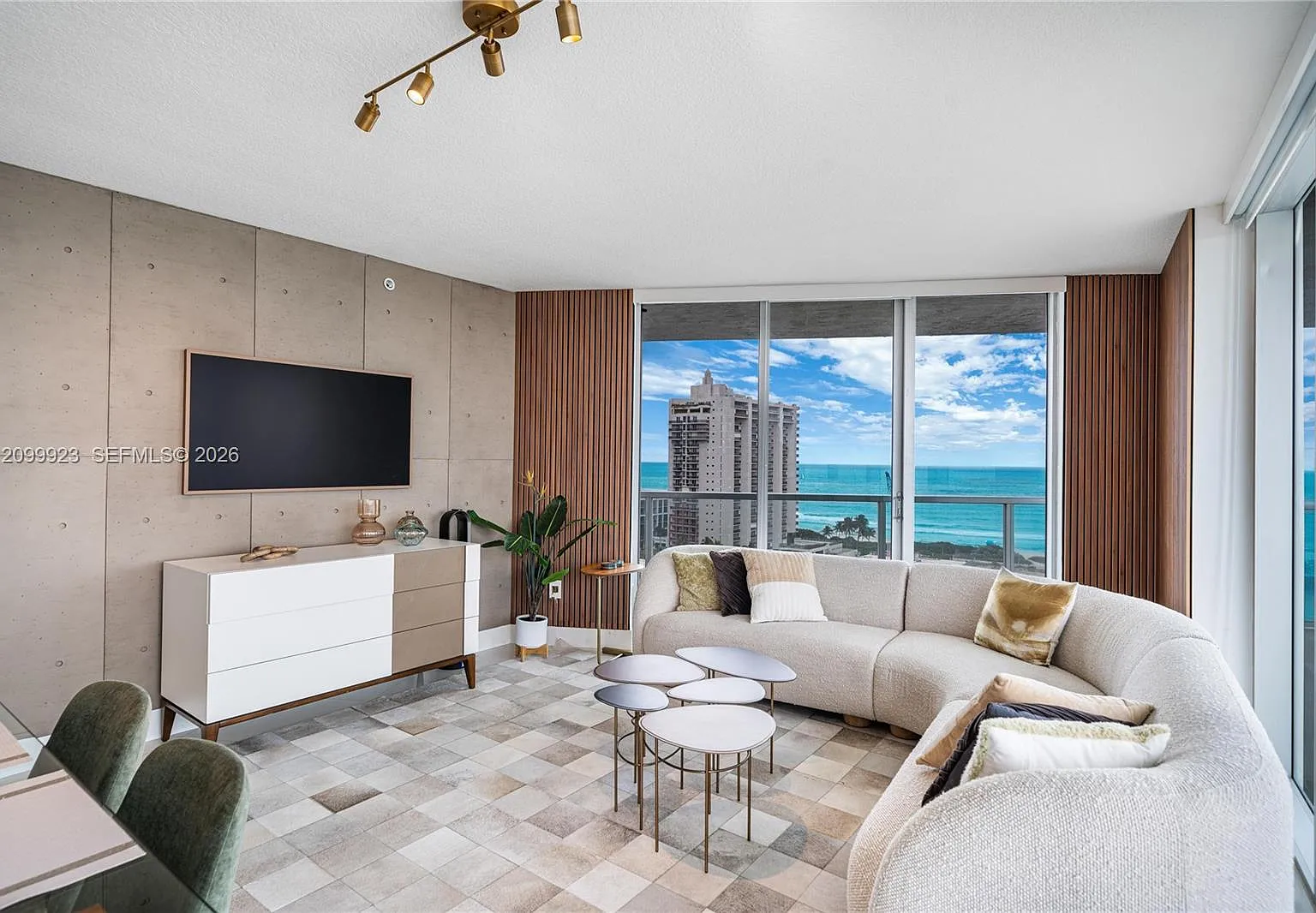 Eden House Condo — Photo 2
