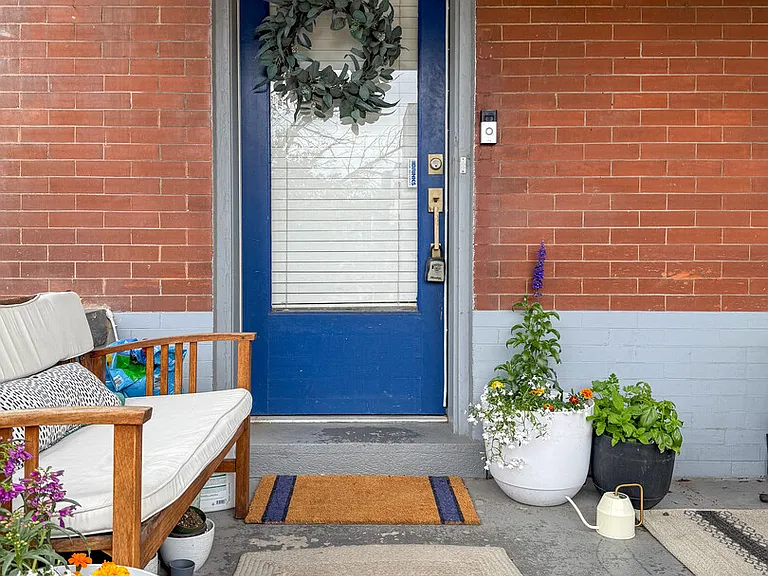 Mariposa St — Photo 9