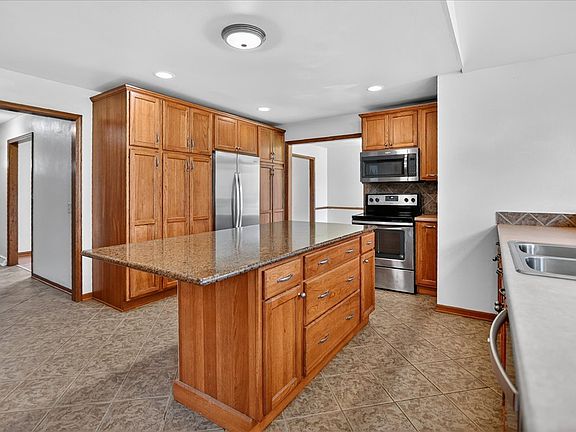 5th image of 1014 N Westfield Rd