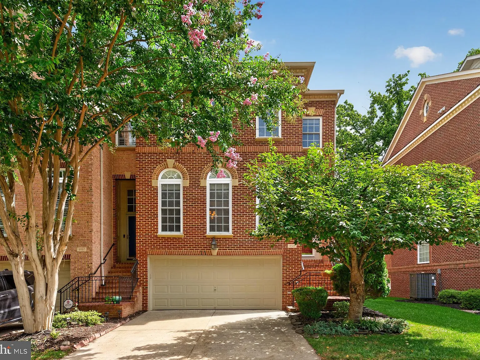 3 bed, 4.0 bath, 2510 sqft, $3,700 — Photo 1